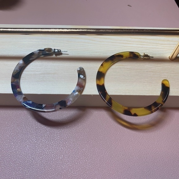 SALE💚 any 3 for $18 💚 Tortoise Acrylic Hoops Earrings Resin - Picture 3 of 5